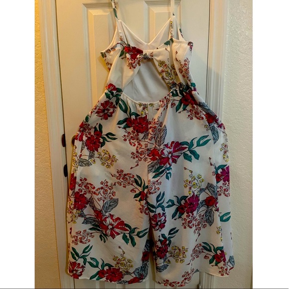 beautiful flowered jumpsuit - Picture 2 of 2